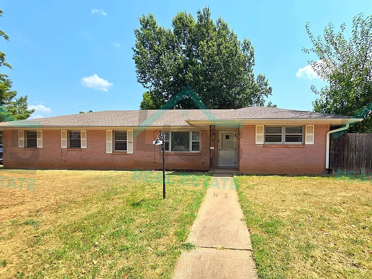 3606 Oakhurst Dr — Photo 1