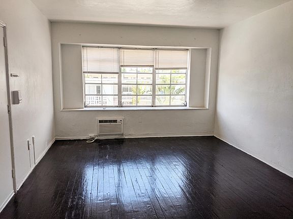 2nd image of 705 11th St APT 10
