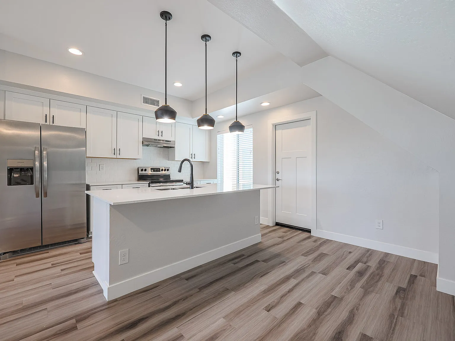 1122 E Roosevelt St — Photo 1