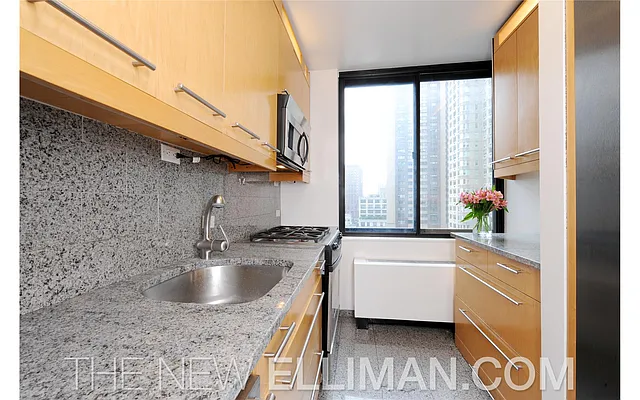 Rented by Douglas Elliman | media 15