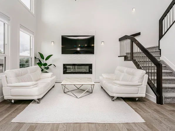 9107 181st Ave NW, Edmonton, AB T5Z 0K1