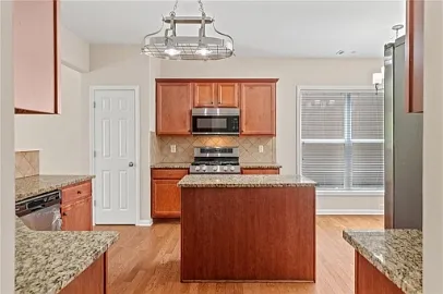 4 bed, 2.5 bath, 2765 sqft, $2,600 — Photo 3