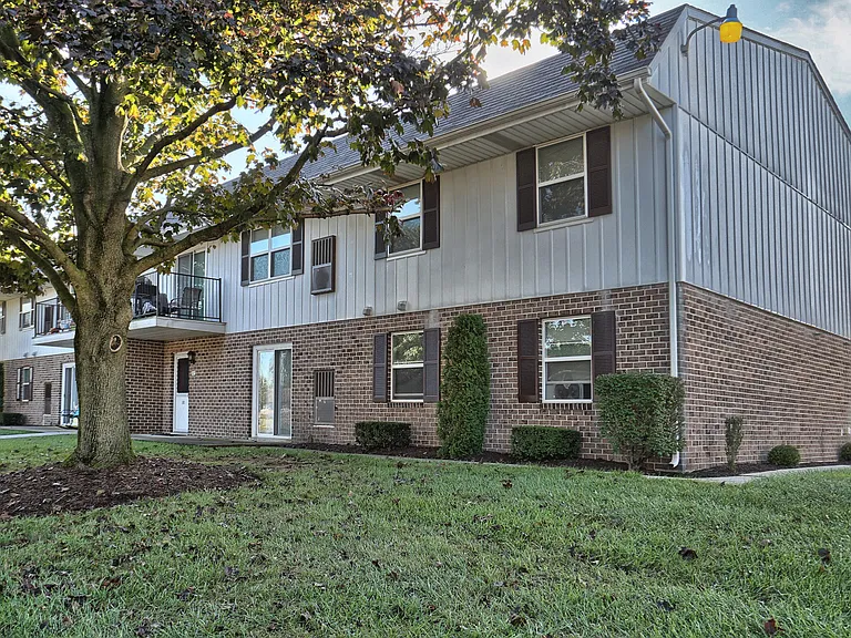 Crimson King Estates — Photo 1