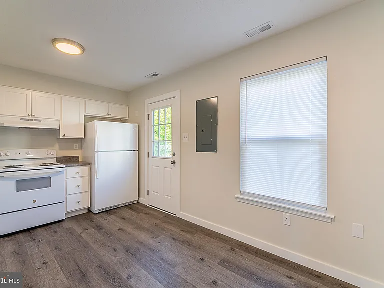 525 Gray Ave #2 — Photo 10