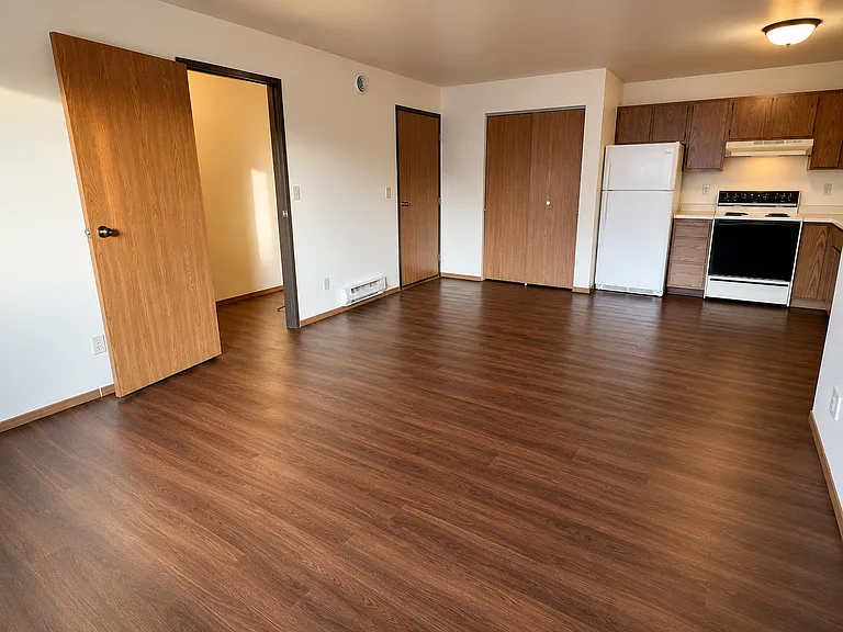 Lakeview Apartments — Photo 5