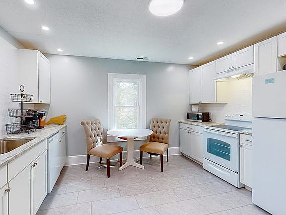 5th image of 105 Beaver St