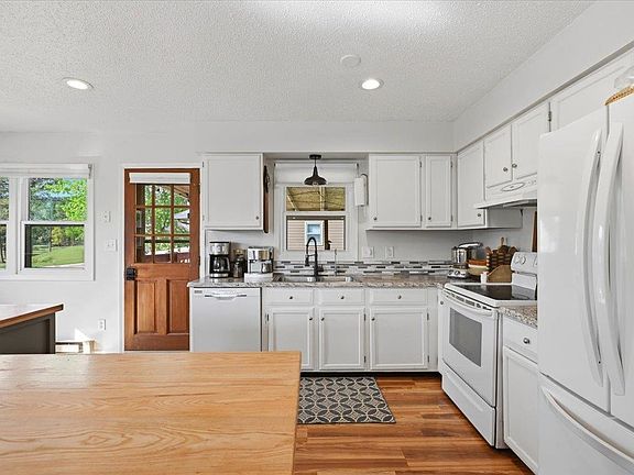5th image of 2619 Badger Dr