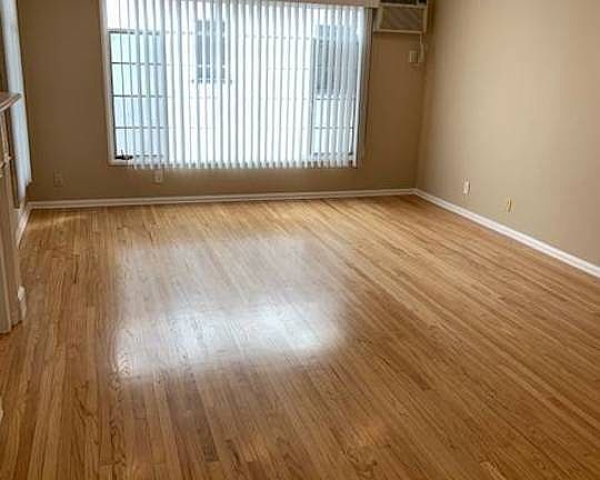 5th image of 1091 S Ogden Dr #1/2