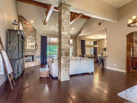 3rd image of 172 Woodlands