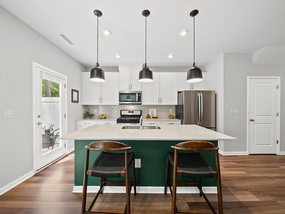 1st image of 804 Star Ridge Dr