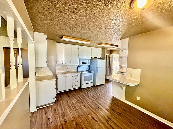 3rd image of 404 S Jules St