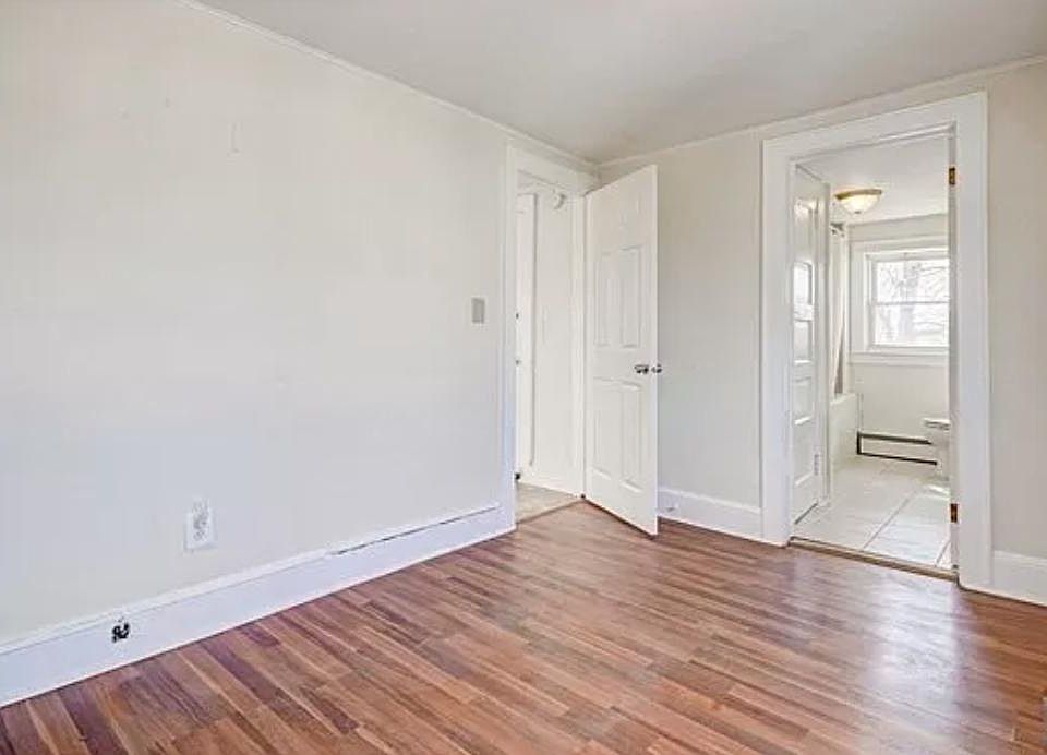 1st image of 24 Oakwood Ave #3