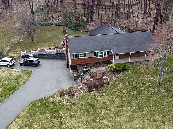 2nd image of 50 Appletree Ln