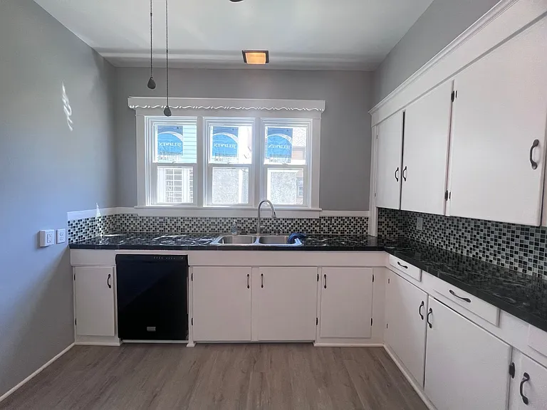1242 Wealthy St SE — Photo 10