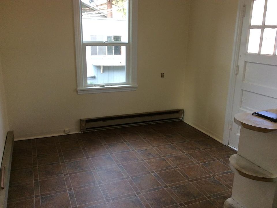 2nd image of 939 SW Oak St
