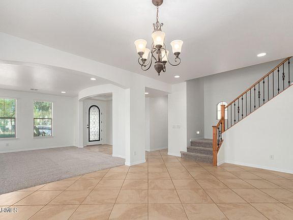 4th image of 3054 N BEVERLY Place