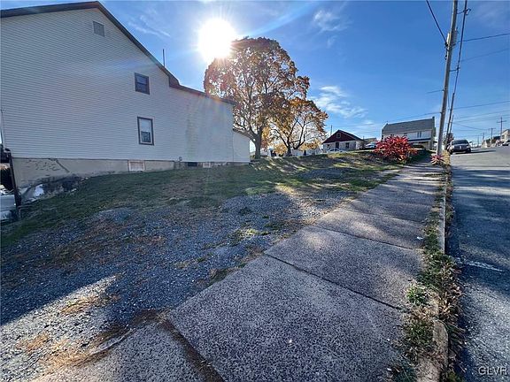 4th image of 256 N 2nd St