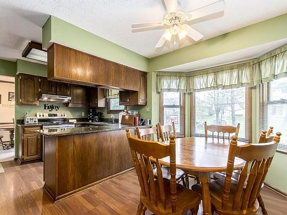 3rd image of 2416 Parkview Dr