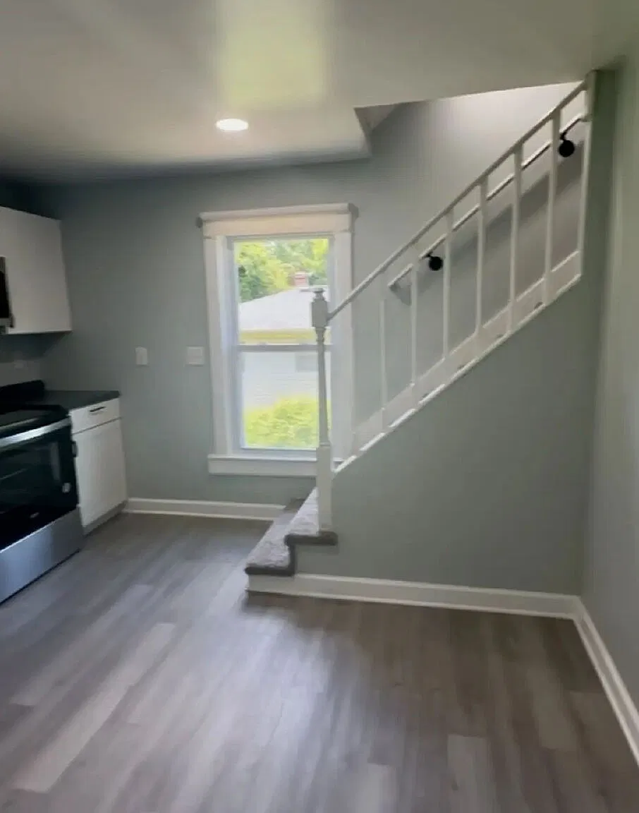 1 bed, 1.5 bath, 972 sqft, $1,050 — Photo 3