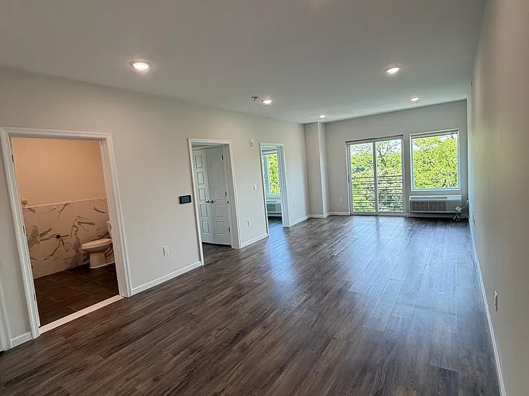 315 Lake St #202 — Photo 5