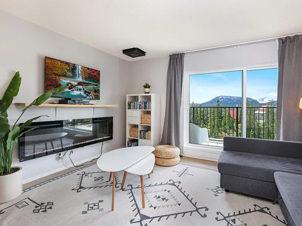695 Castle Crag Cres #303, Courtenay, BC V9J 1L0
