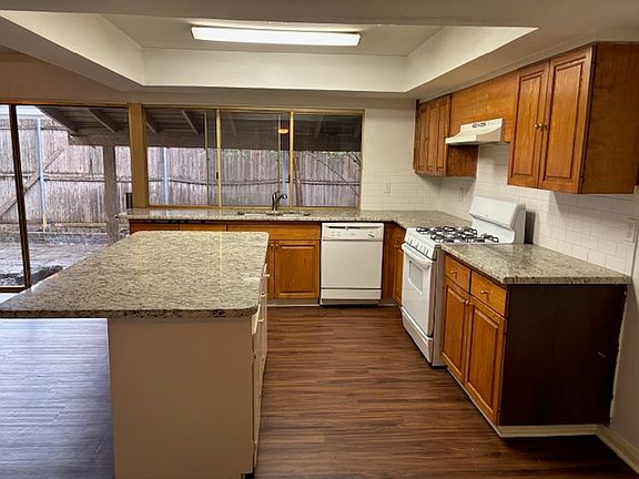 4th image of 3214 Flagstone Dr