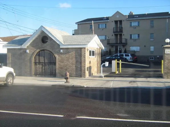 24 Pennyfield Ave APT 2C, Bronx, NY 10465