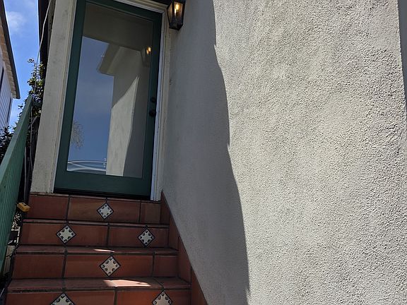 3rd image of 135 28th St #136