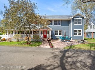 8 Oak Dr, New Windsor, NY 12553