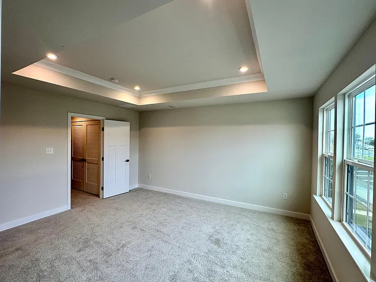 325 E Cochran St — Photo 23