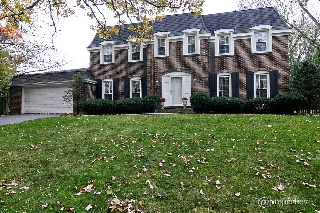 121 Marion Ave photo 1
