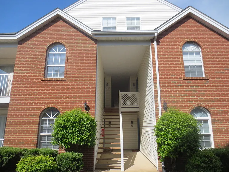1531 Penrose Arch — Photo 1
