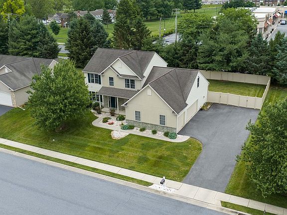 2nd image of 20 Lewiston Cir