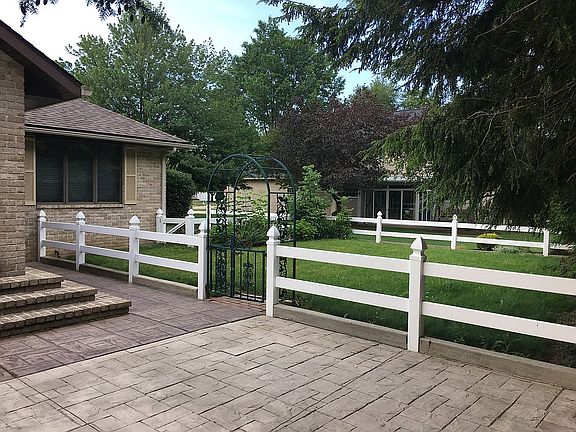 2nd image of 694 Sydney Pl