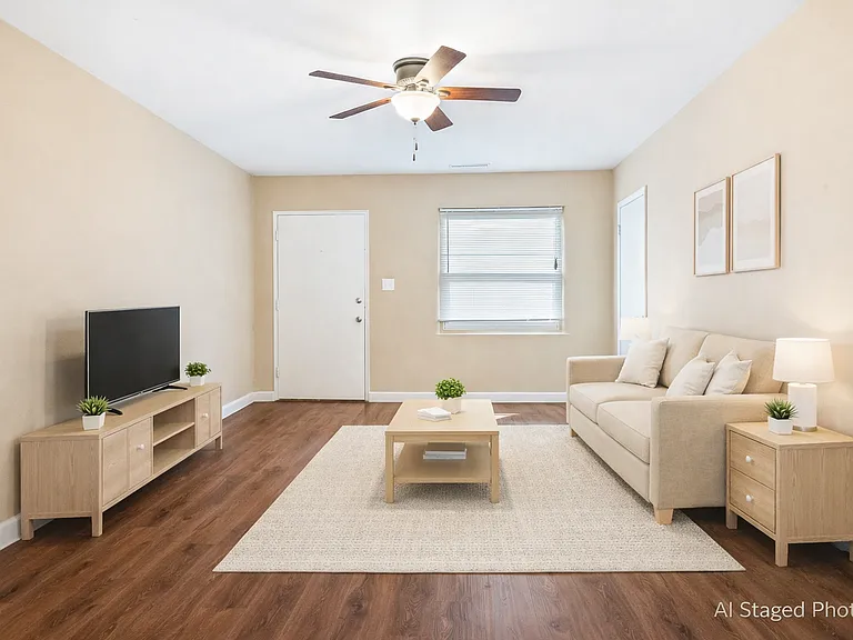 405 N 10th St. — Photo 3