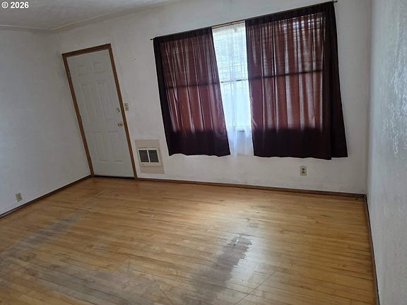 5th image of 746 Lee St
