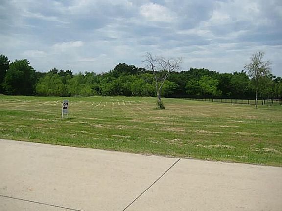 3rd image of 902 High Plains Trl