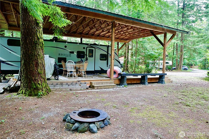 4th image of 1074 Birch Lane