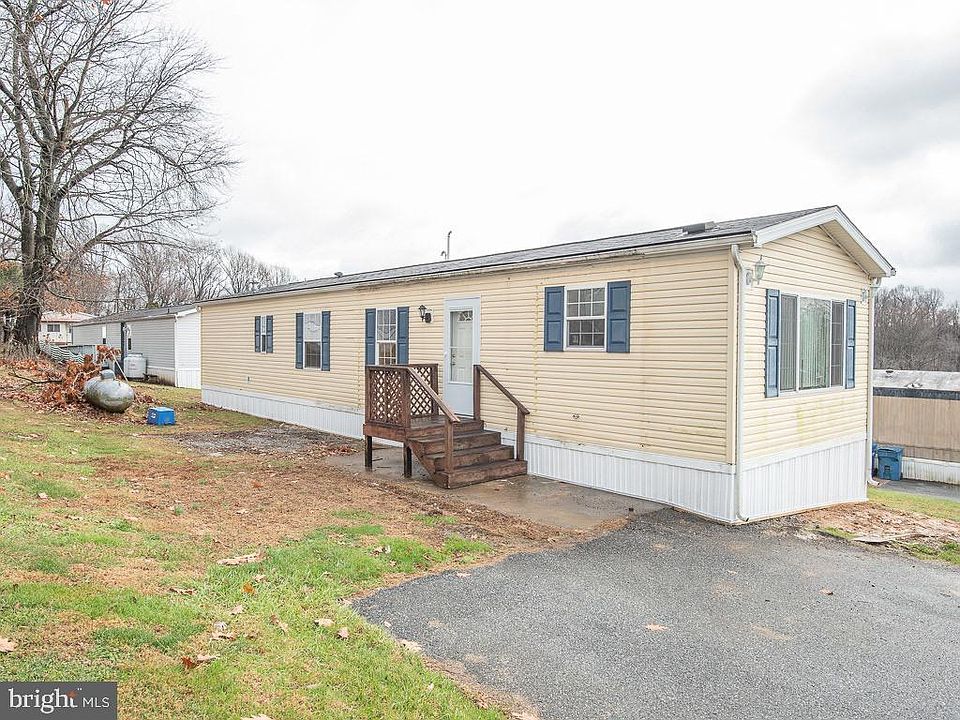 1st image of 15 Ashton Dr