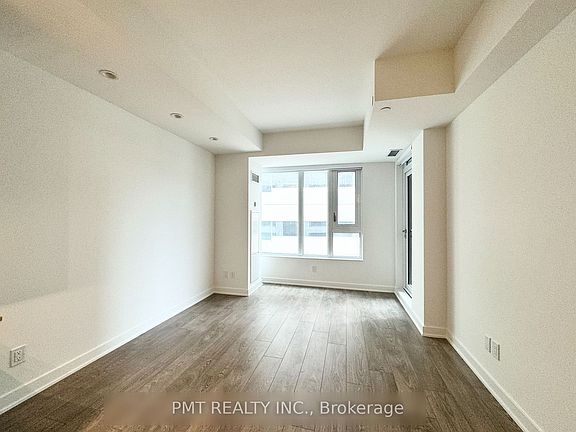 3rd image of 543 Richmond St W #637