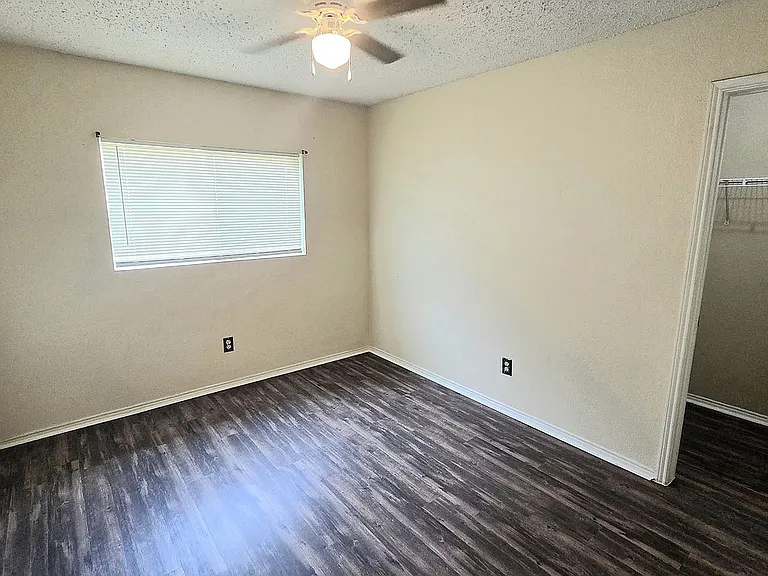 8103 Zephyr Ct — Photo 13