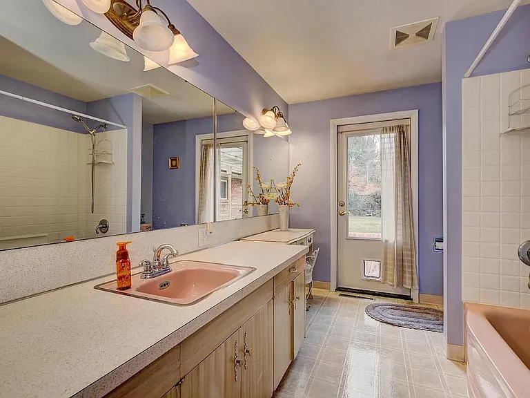 3411 W Hillcrest Dr — Photo 18