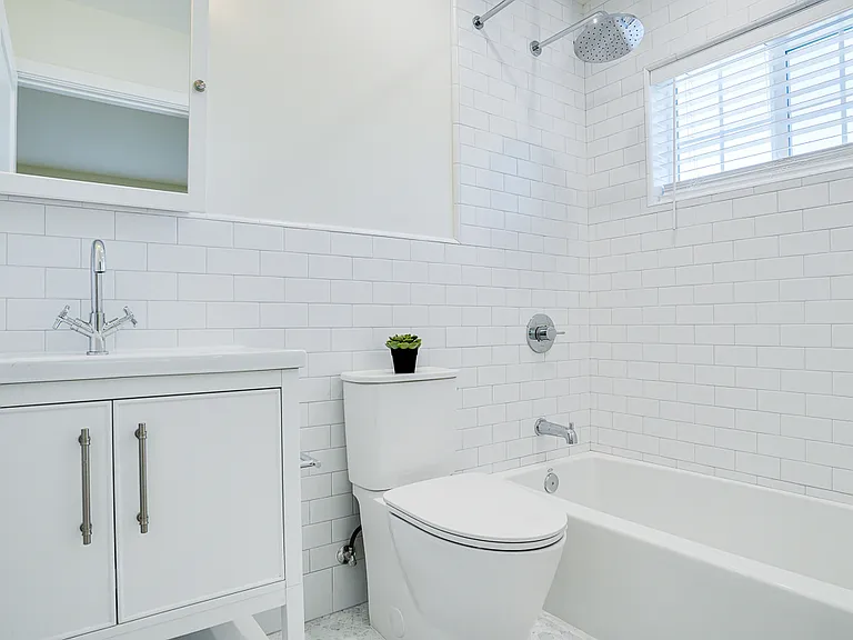 3938 S Victoria Ave — Photo 3