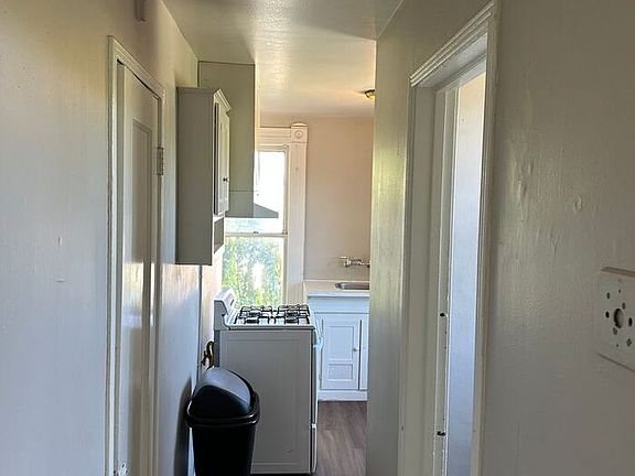 5th image of 1143 N San Joaquin St #5