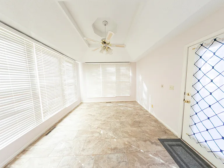 618 Chaucer Ln — Photo 5