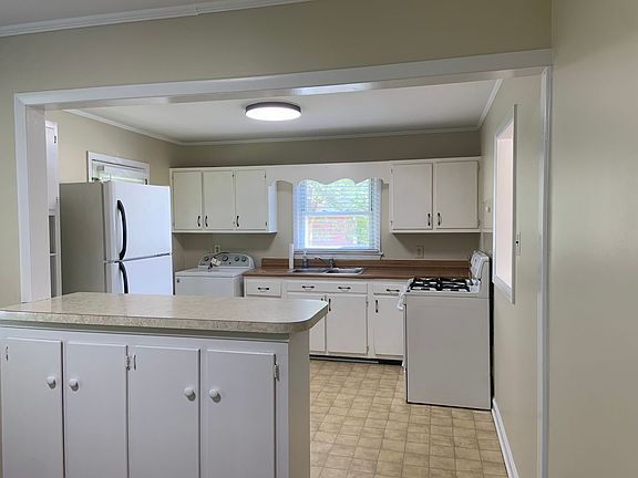 4th image of 2800 Summit Ave