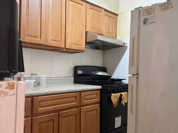 153-51 Horace Harding Boulevard image 3 of 10