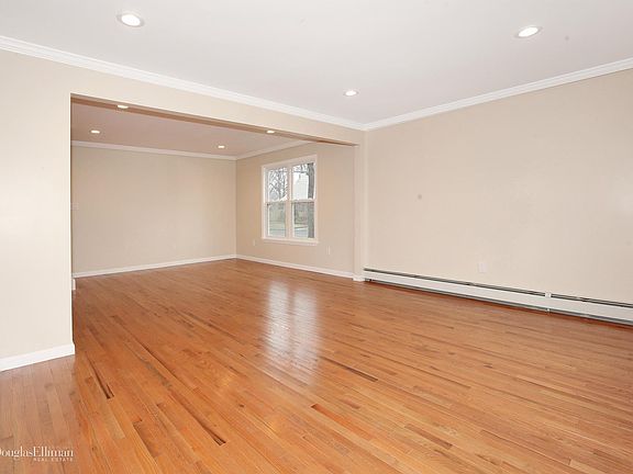 2nd image of 17 Woodhill Ct