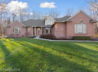1280 Huntcliff Ct, Milford, MI