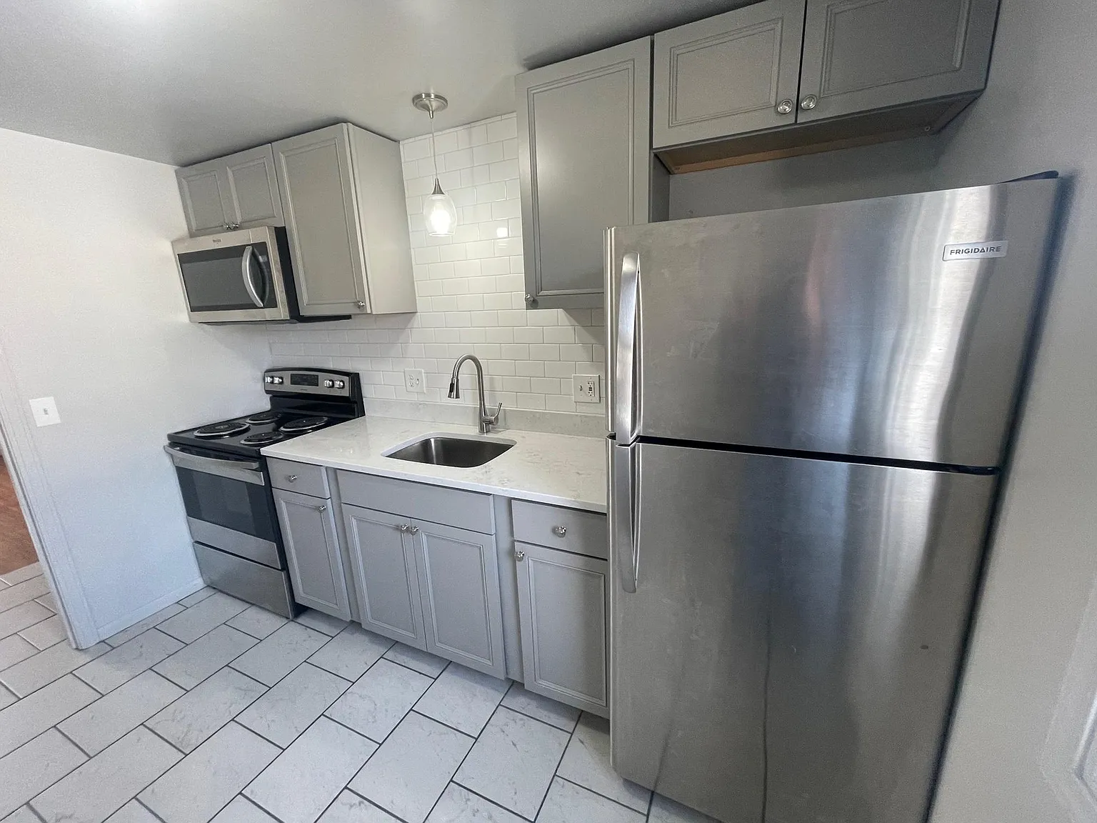 1 bed, 700 sqft, $1,150 — Photo 2